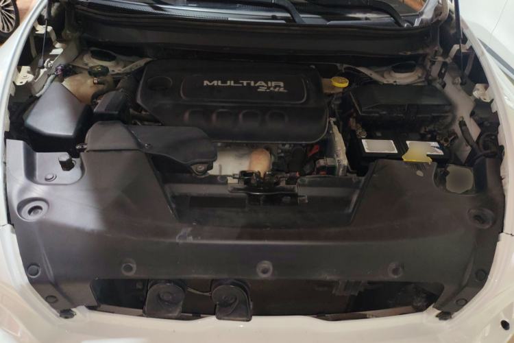 Used Jeep Cherokee 2016 2.4L Superior Edition Engine Bay