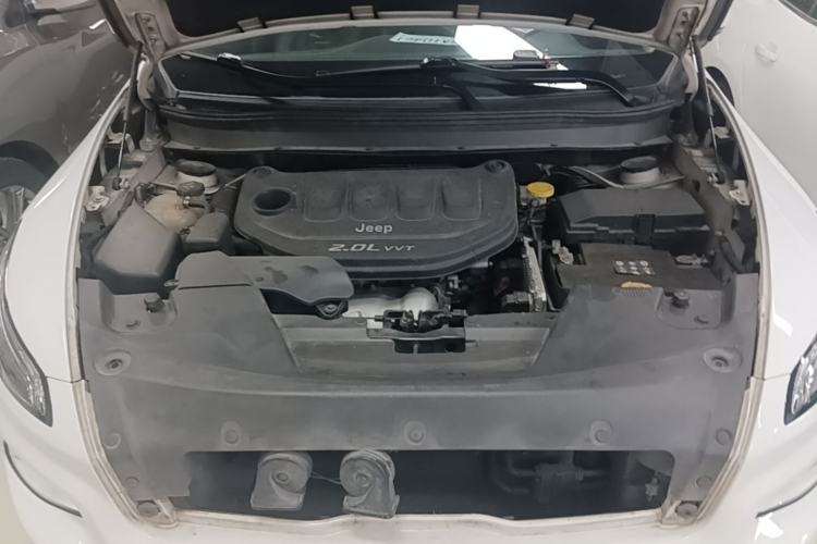 Used Jeep Cherokee 2016 2.0L Superior Edition Engine Bay