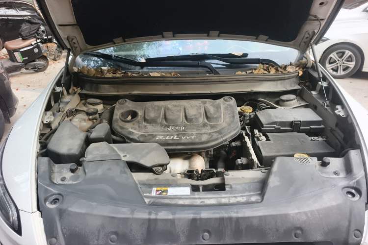 Used Jeep Cherokee 2016 2.0L Superior Edition Engine Bay