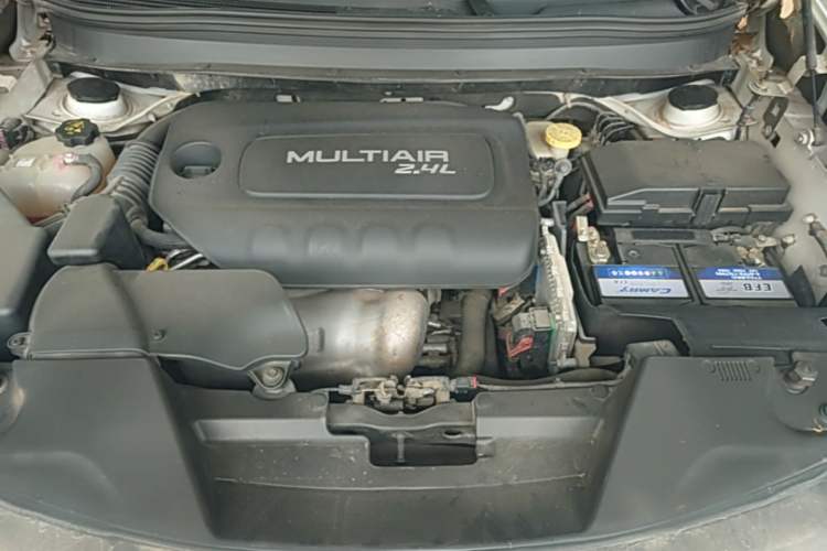 Used Jeep Cherokee 2016 2.4L Superior Edition Engine Bay