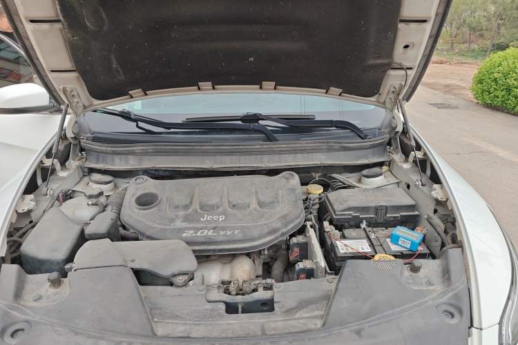 Used Jeep Cherokee 2016 2.0L Superior Edition Engine Bay