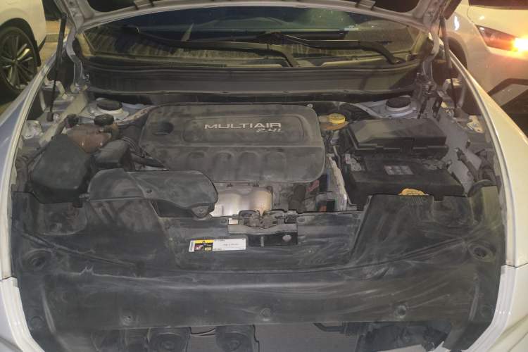 Used Jeep Cherokee 2016 2.4L Professional Edition Engine Bay