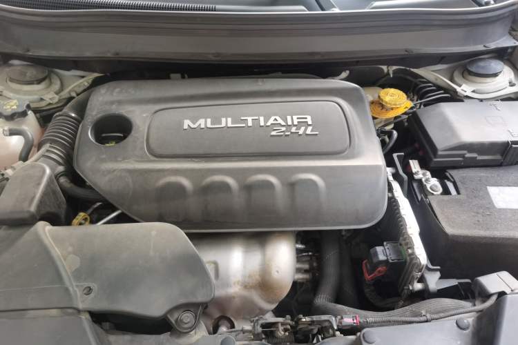 Used Jeep Cherokee 2016 2.4L Leading Edition Engine Bay