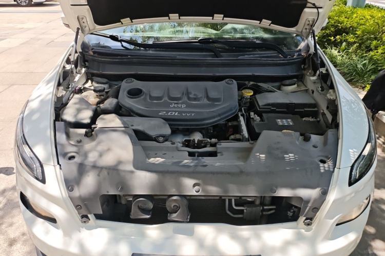 Used Jeep Cherokee 2016 2.0L Superior Edition Engine Bay