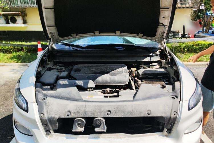 Used Jeep Cherokee 2016 2.4L Leading Edition Engine Bay