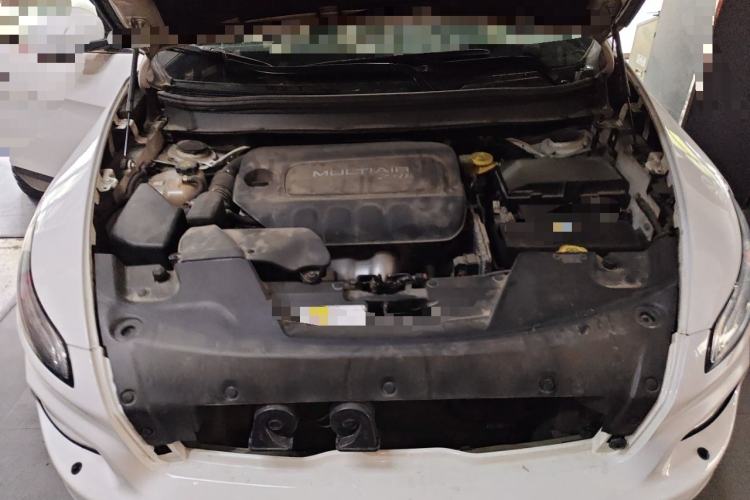 Used Jeep Cherokee 2016 2.4L All-in-One Edition Engine Bay