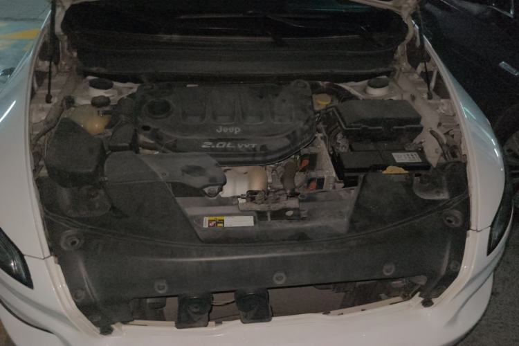 Used Jeep Cherokee 2016 2.0L Superior Edition Engine Bay