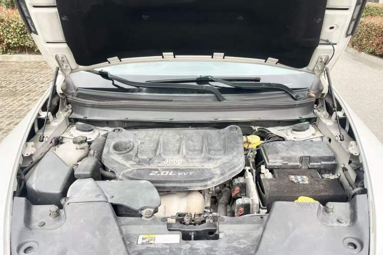 Used Jeep Cherokee 2016 2.0L Superior Edition Engine Bay