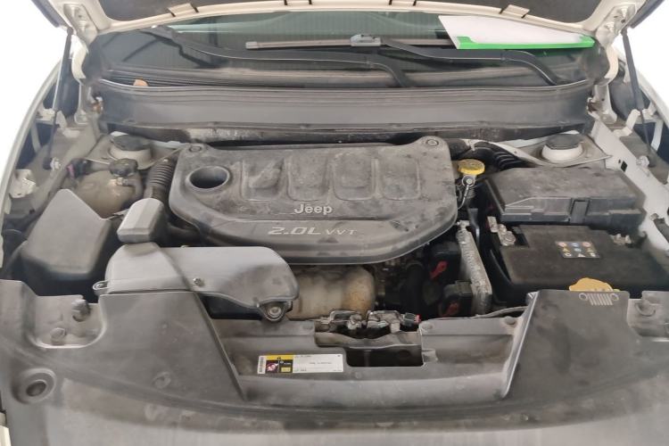 Used Jeep Cherokee 2016 2.0L Superior Edition Engine Bay