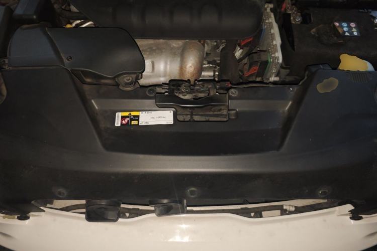 Used Jeep Cherokee 2016 2.4L All-in-One Edition Engine Bay