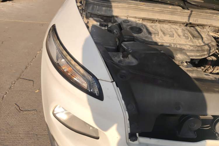 Used Jeep Cherokee 2016 2.0L Superior Edition Engine Bay Right