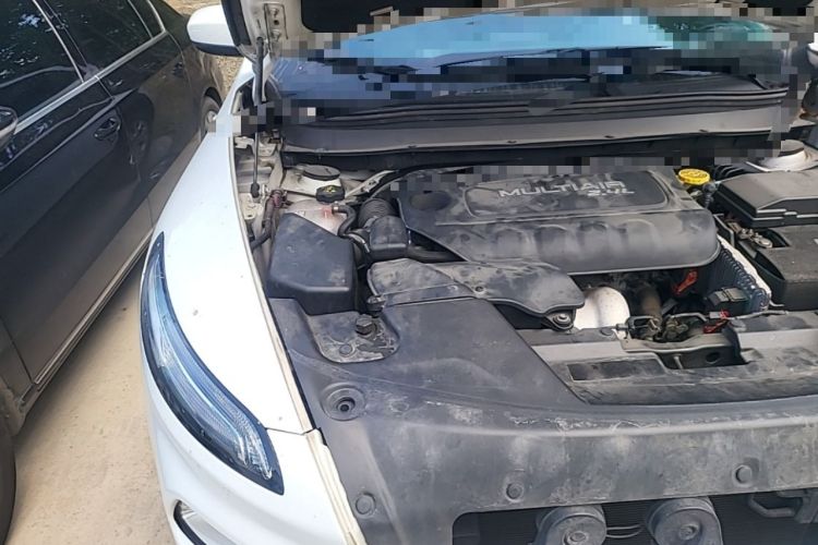 Used Jeep Cherokee 2016 2.4L Professional Edition Engine Bay Right