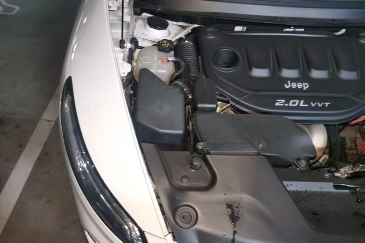 Used Jeep Cherokee 2016 2.0L Superior Edition Engine Bay Right