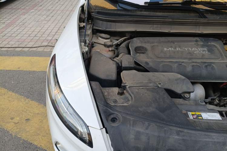 Used Jeep Cherokee 2016 2.4L Leading Edition Engine Bay Right