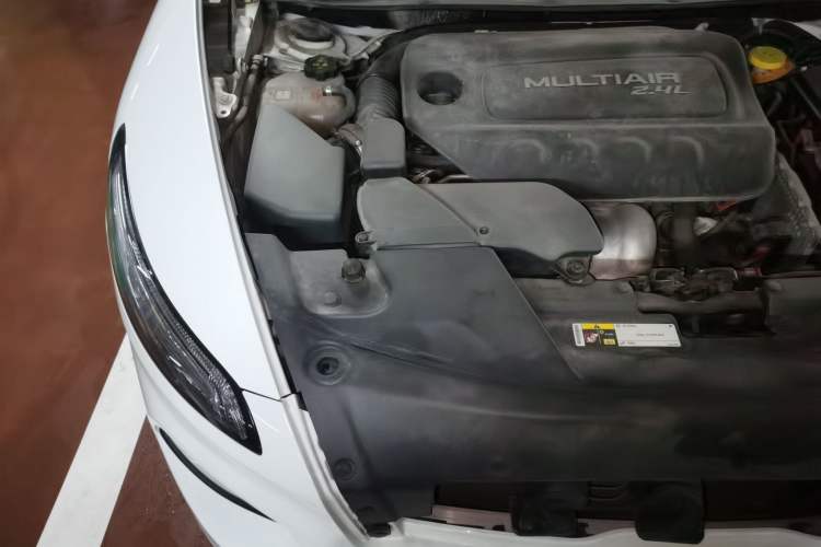 Used Jeep Cherokee 2016 2.4L Leading Edition Engine Bay Right