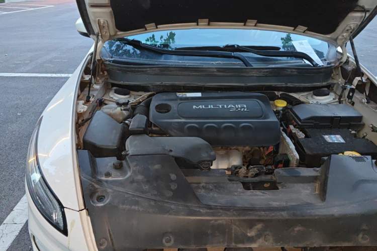 Used Jeep Cherokee 2016 2.4L Leading Edition Engine Bay Right