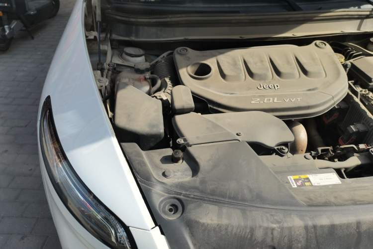 Used Jeep Cherokee 2016 2.0L Superior Edition Engine Bay Right