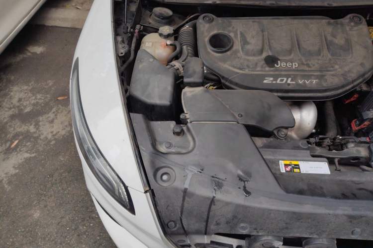 Used Jeep Cherokee 2016 2.0L Superior Edition Engine Bay Right