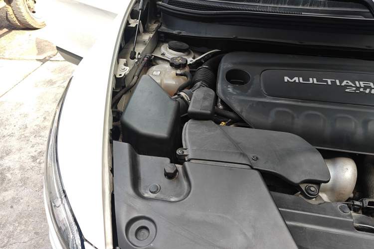 Used Jeep Cherokee 2016 2.4L Leading Edition Engine Bay Right
