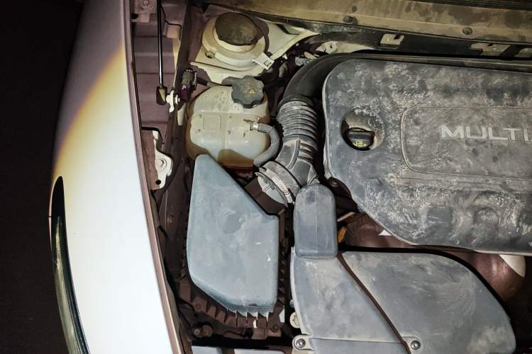 Used Jeep Cherokee 2016 2.4L Leading Edition Engine Bay Right