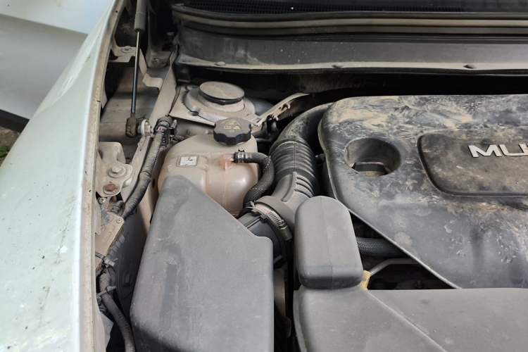 Used Jeep Cherokee 2016 2.4L Professional Smart Version Engine Bay Right