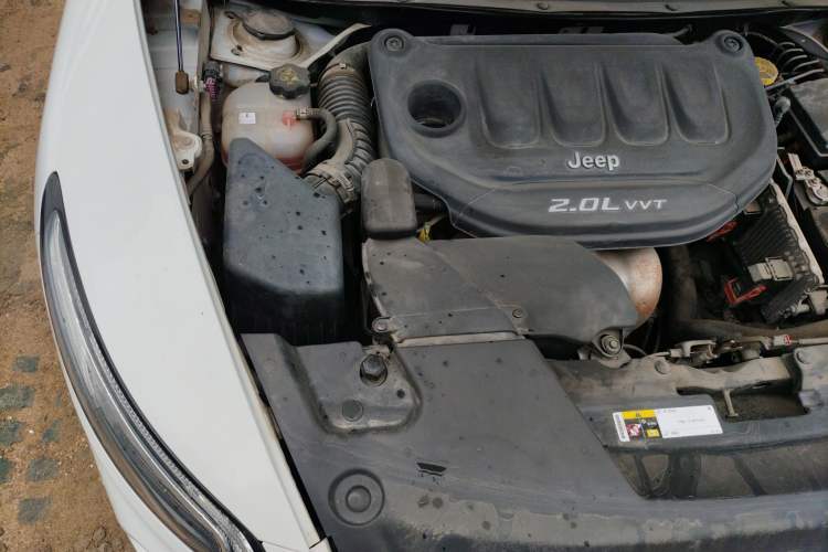 Used Jeep Cherokee 2016 2.0L Superior Edition Engine Bay Right