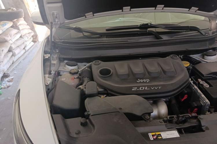 Used Jeep Cherokee 2016 2.0L Superior Edition Engine Bay Right