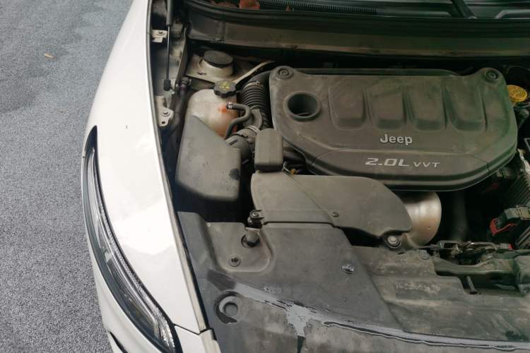 Used Jeep Cherokee 2016 2.0L Superior Edition Engine Bay Right