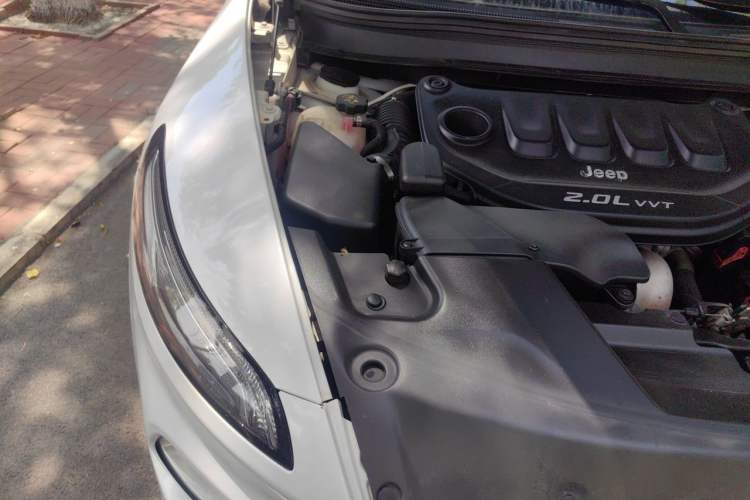 Used Jeep Cherokee 2016 2.0L Leading Edition Engine Bay Right