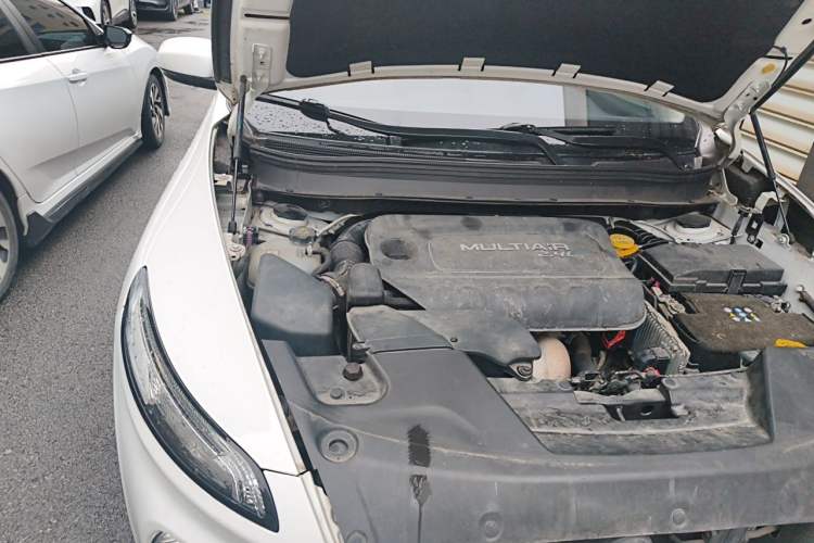 Used Jeep Cherokee 2016 2.4L Leading Edition Engine Bay Right