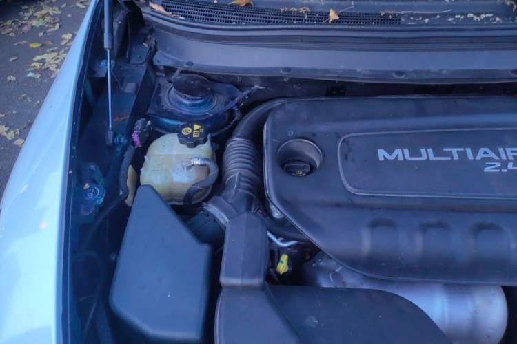 Used Jeep Cherokee 2016 2.4L Leading Edition Engine Bay Right