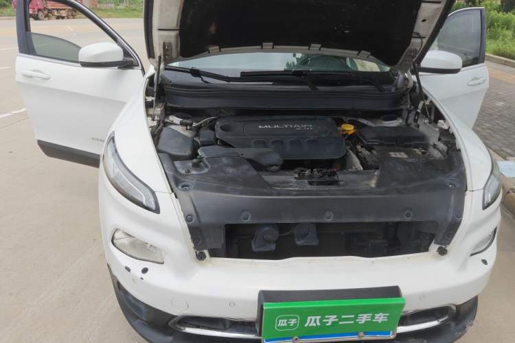 Used Jeep Cherokee 2016 2.4L Superior Edition Engine Bay Right
