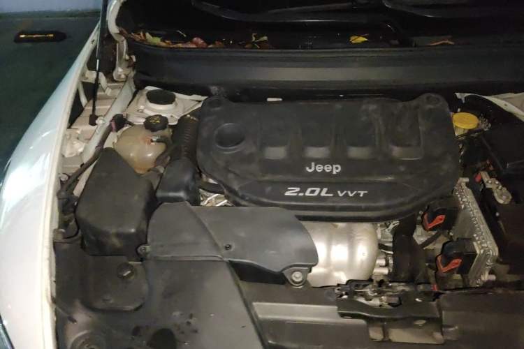 Used Jeep Cherokee 2016 2.0L Superior Edition Engine Bay Right