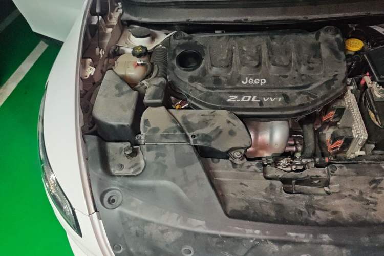 Used Jeep Cherokee 2016 2.0L Superior Edition Engine Bay Right