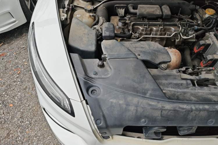 Used Jeep Cherokee 2016 2.0L Superior Edition Engine Bay Right