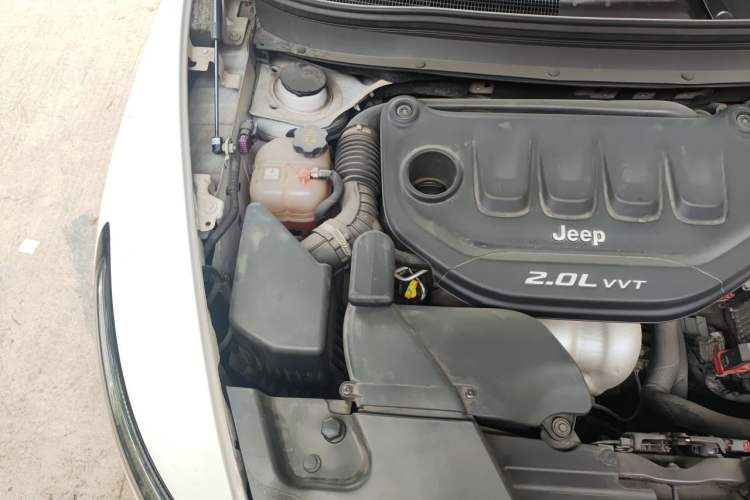Used Jeep Cherokee 2016 2.0L Leading Edition Engine Bay Right