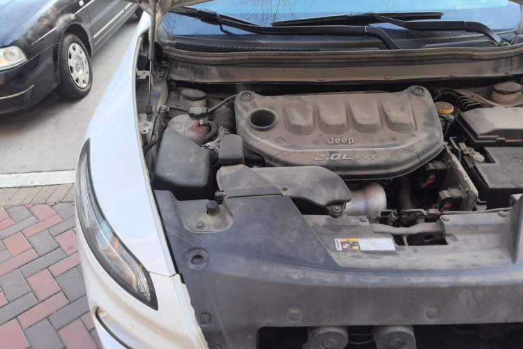 Used Jeep Cherokee 2016 2.0L Superior Edition Engine Bay Right