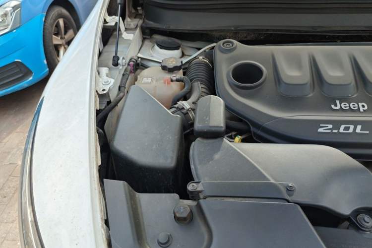 Used Jeep Cherokee 2016 2.0L Superior Edition Engine Bay Right