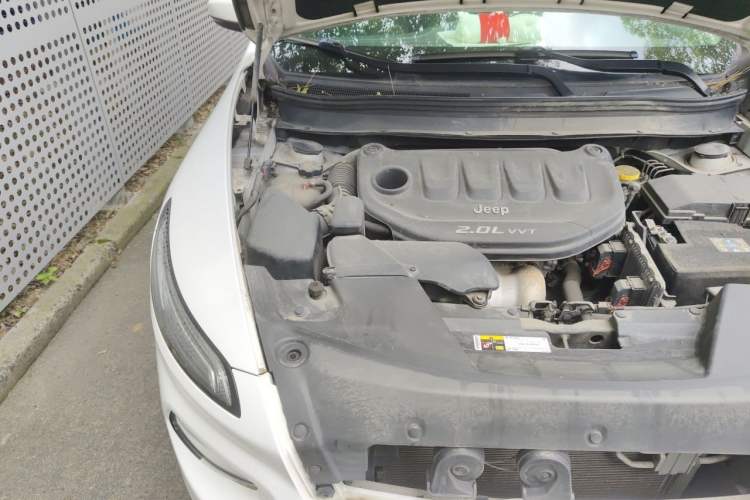 Used Jeep Cherokee 2016 2.0L Superior Edition Engine Bay Right
