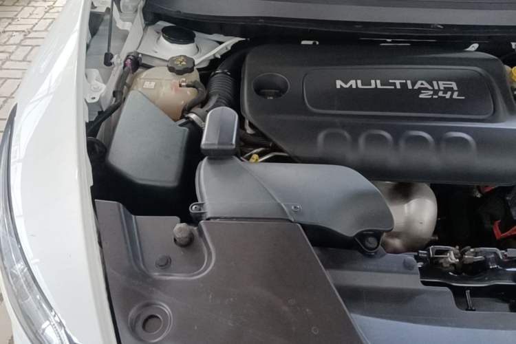 Used Jeep Cherokee 2016 2.4L Leading Edition Engine Bay Right