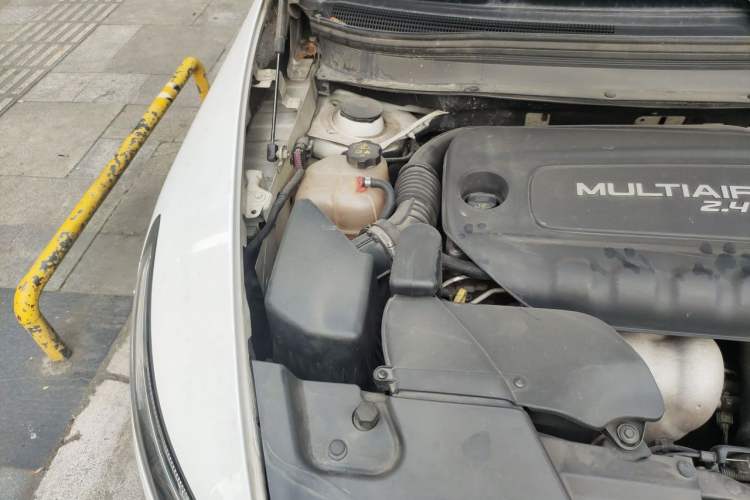 Used Jeep Cherokee 2016 2.4L 75th Anniversary Edition Engine Bay Right