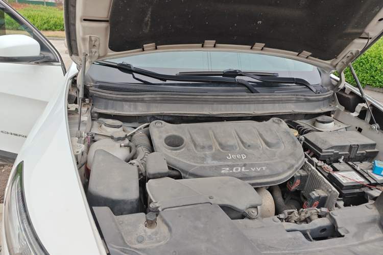 Used Jeep Cherokee 2016 2.0L Superior Edition Engine Bay Right