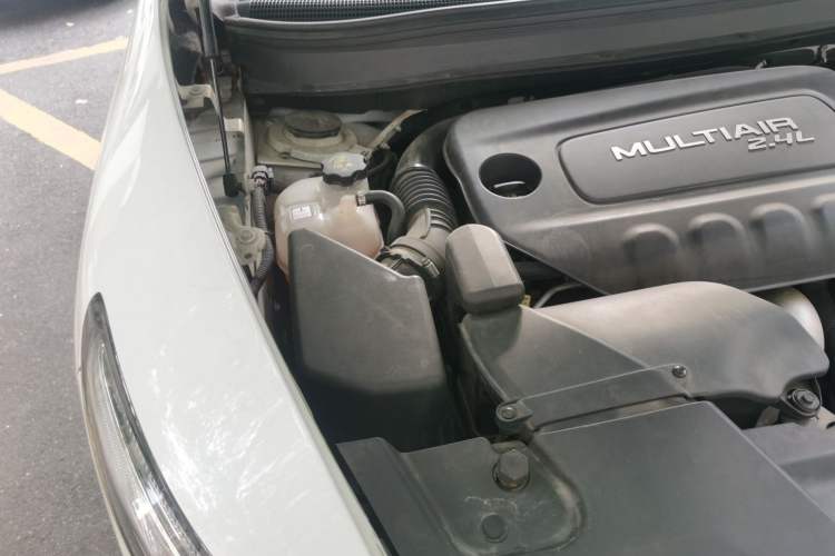Used Jeep Cherokee 2016 2.4L Leading Edition Engine Bay Right