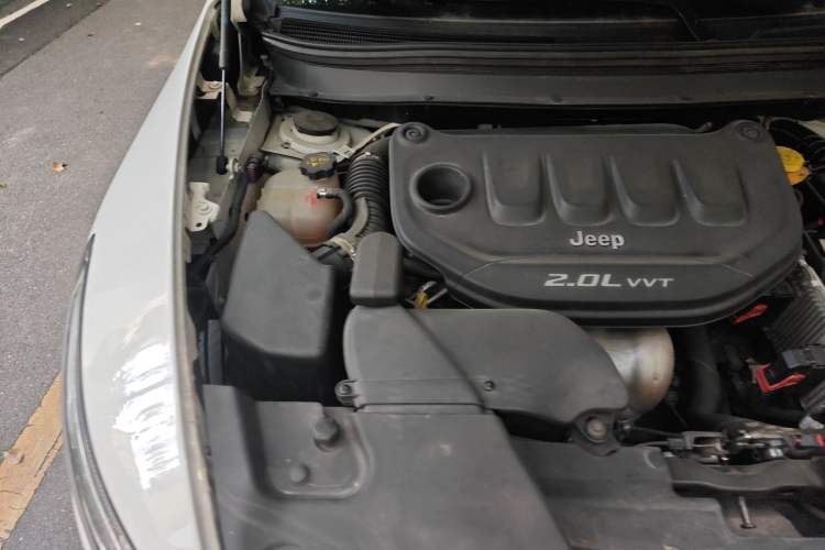 Used Jeep Cherokee 2016 2.0L Superior Edition Engine Bay Right