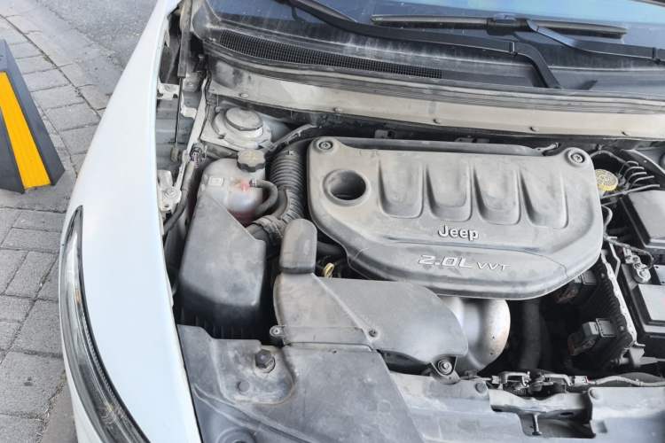 Used Jeep Cherokee 2016 2.0L Superior Edition Engine Bay Right