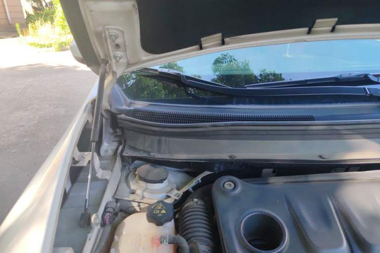 Used Jeep Cherokee 2016 2.0L Superior Edition Engine Bay Right