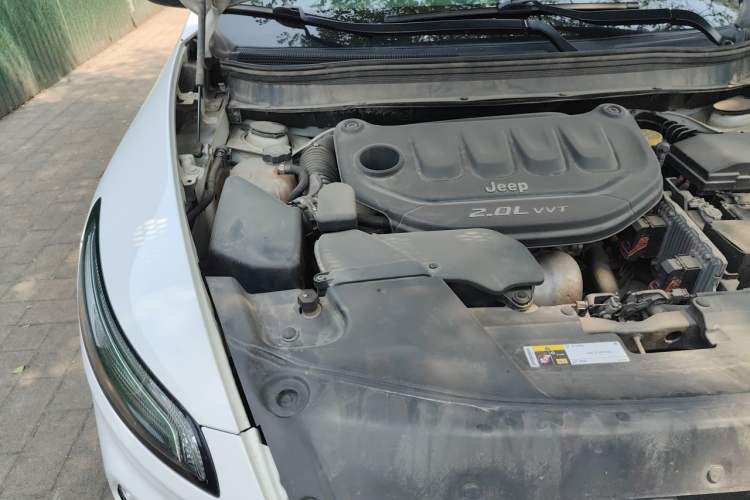Used Jeep Cherokee 2016 2.0L Superior Edition Engine Bay Right