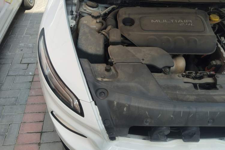 Used Jeep Cherokee 2016 2.4L Leading Edition Engine Bay Right
