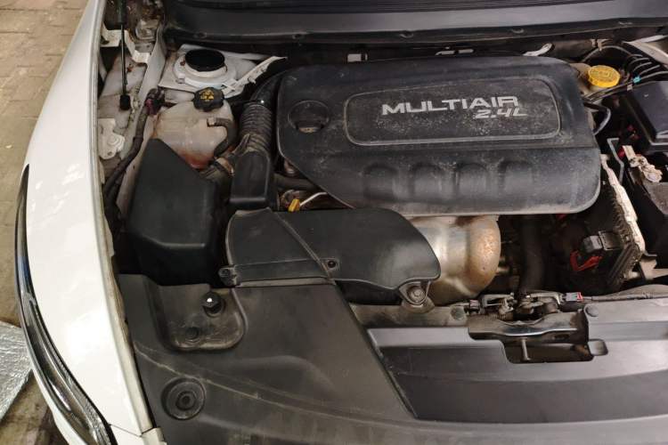 Used Jeep Cherokee 2016 2.4L Leading Edition Engine Bay Right