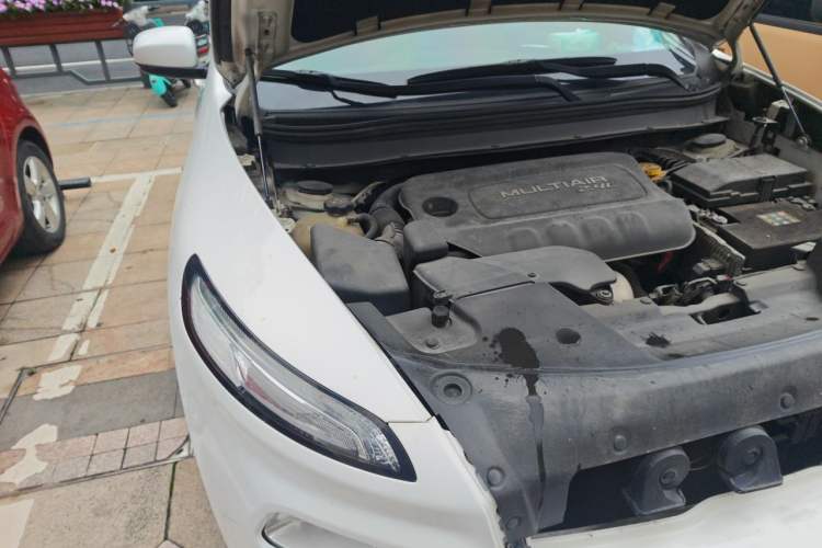 Used Jeep Cherokee 2016 2.4L Superior Edition Engine Bay Right